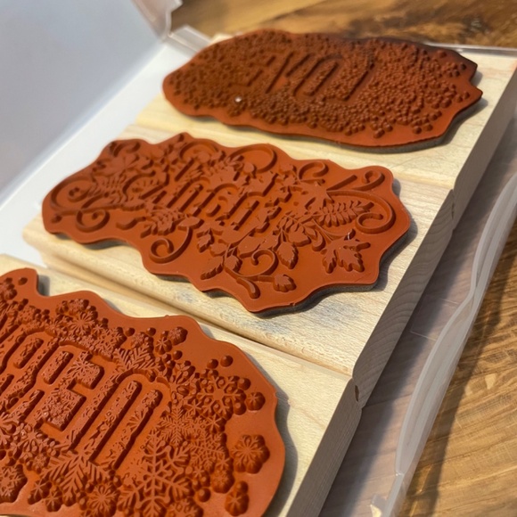 Stampin’ Up! Seasonally Scattered 135020 Set of 3 Stamps – Merry, Thanks, Love - Picture 4 of 9